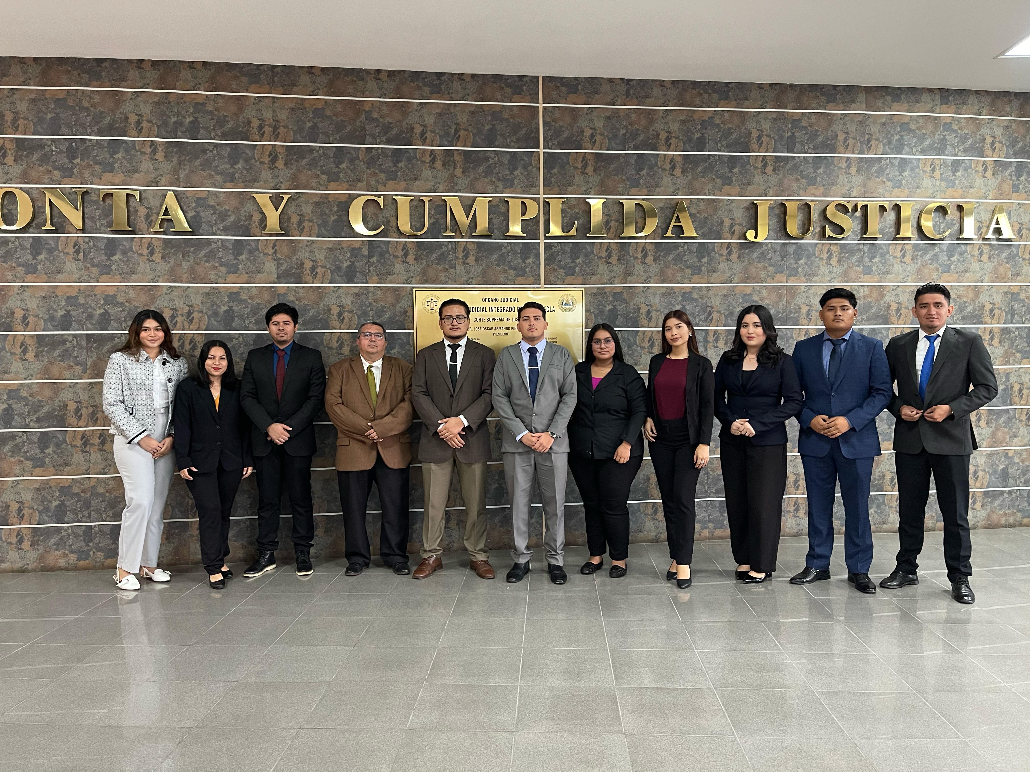 Éxito Jurídico en la UES! Estudiantes de la FMO Avanzan a la Segunda Ronda en Competencia de Juicios Orales      